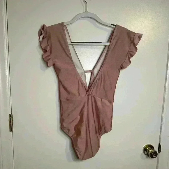 NWT Zaful Pink Plunging Ruffle Sleeve One Piece - Medium - Picture 2 of 6